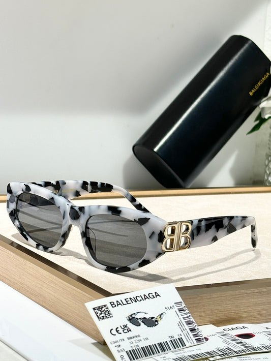 Balenciaga Round Sunglasses With Monogram - Black White Printed