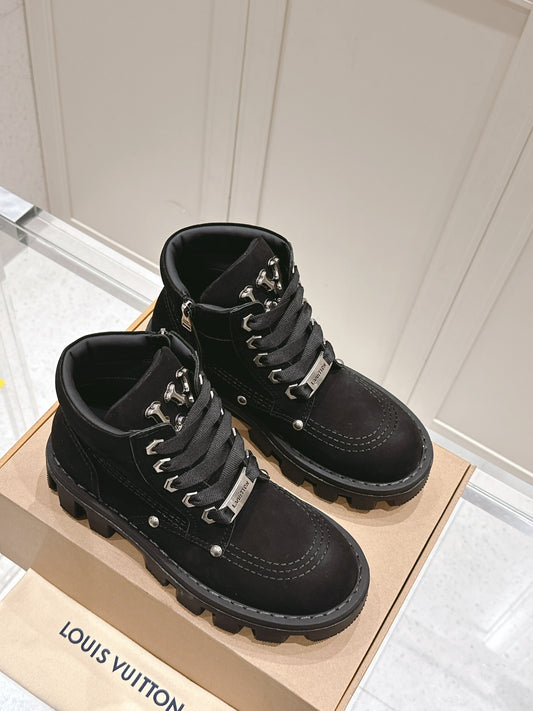 LV Black Shoes – Iconic Luxury and Modern Sophistication