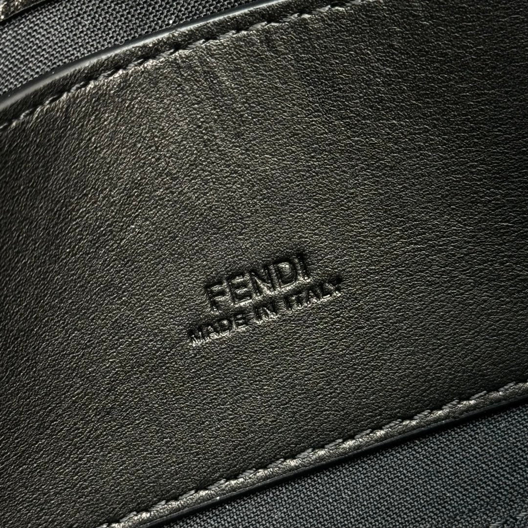 Fendi Black Small Handbag – Classic Luxury in a Petite Form